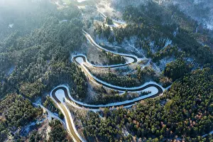Winding: Lochenpass, winding pass road from Weilstetten to