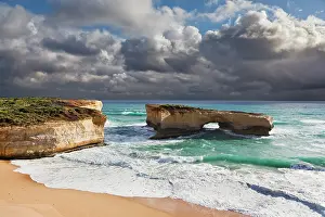 Tertiary: London Arch at the Great Ocean Road, Australia