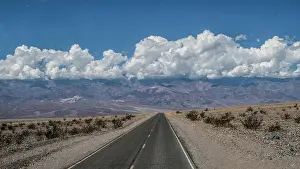 Mojave: Lonely long road through desert landscape, Highway