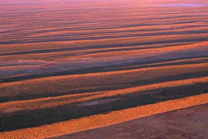Alluvial: Longitudinal dunes over alluvial plain of clay & gibber