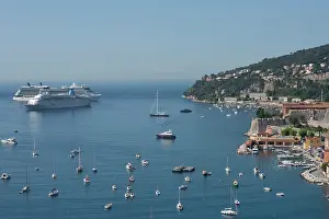 Monte: Looking westward along Monaco seacoast with