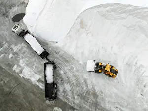 Lorry: Lorry and excavator at the salt heaps of the Walvis Bay Salt works