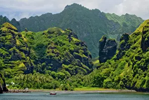 Edwards: Lush island greenery at boat approach, Hana