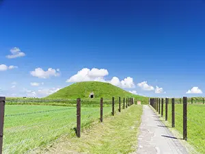 Cairn: Maes Howe (Maeshowe) is a Neolithic chambered