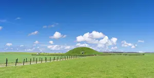 Cairn: Maes Howe (Maeshowe) is a Neolithic chambered