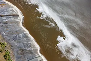 Rift: Magadi lake in Kenya and flamingos