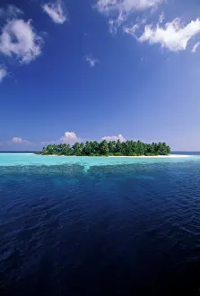 Stuart: Maldives, Ari Atoll. Uninhabited, un-named