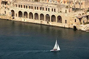 Sailing: Malta, Valletta, Ta'Xbiex, sailing by Fort
