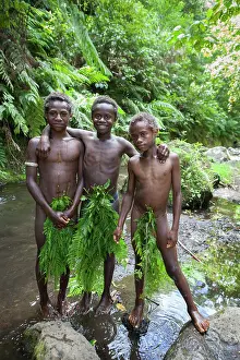 Clothe: Mangao, 8 years old, the future chieftain of his