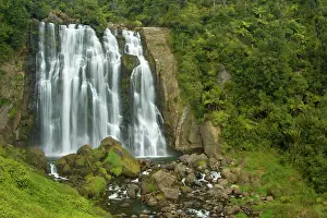 Nikau: Marokopa Falls - Marokopa river drops over the