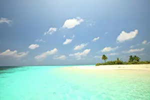 Away: Mathidhoo Island, uninhabited, North Huvadhoo