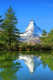 Matterhorn: Matterhorn and mountain lake, Valais, Switzerland