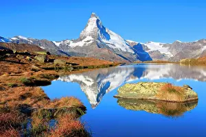 Matterhorn: Matterhorn and mountain lake, Valais, Switzerland
