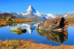 Matterhorn: Matterhorn and mountain lake, Valais, Switzerland