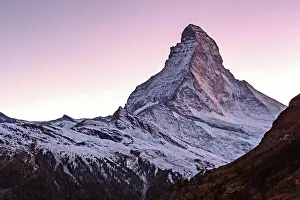 Matterhorn: Matterhorn mountain snow peak, Swiss Alps, Zermatt
