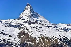 Matterhorn: Matterhorn peak with snow, Zermatt, Switzerland