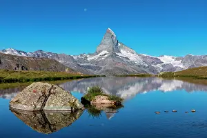 Matterhorn: Matterhorn reflected in the Stellisee, Zermatt