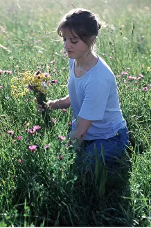 Picking: MEADOW FLOWERS - girl picking