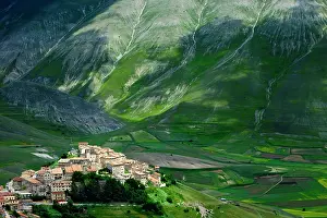 Piano: Medieval town of Castelluccio in the Monti