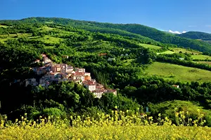 Umbria: The medieval town of Preci in the Valnerina