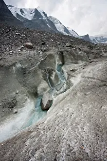 Retreating: meltwater channel and creek on the surface