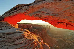 Sorrel: Mesa Arch in the break of dawn, Canyonlands National