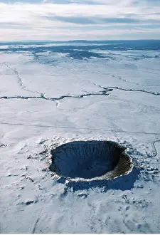Holes: METEOR CRATER - aerial view