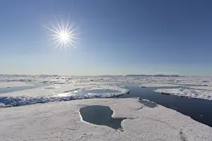 Floes: Midnight sun over the Arctic ocean - Svalbard, Norway