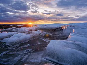 Sondre: Midnight sun on the ice sheet. The brown sediment