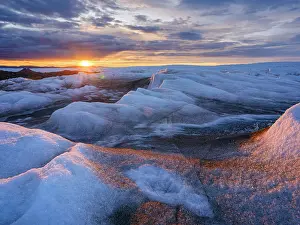 Sondre: Midnight sun on the ice sheet. The brown sediment