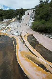 Spray: Mineral deposits