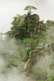 Shan: Mist among the peaks and valleys of Grand