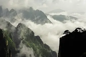Shan: Mist among the peaks and valleys of Grand