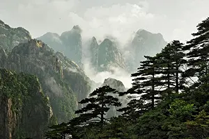 Shan: Mist among the peaks and valleys of Grand