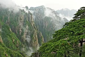 Shan: Mist among the peaks and valleys of Grand