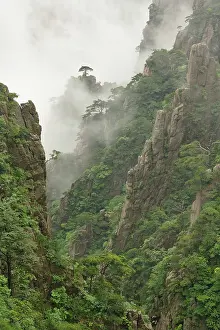 Shan: Mist among the peaks and valleys of Grand