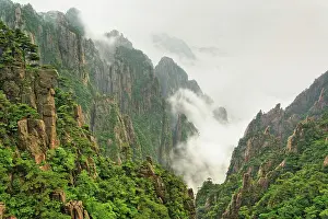 Shan: Mist among the peaks and valleys of Grand