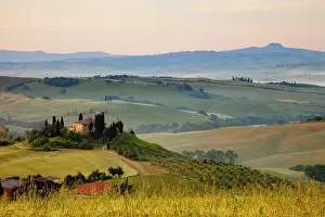 D Orcia: Misty dawn over the Belvedere and Tuscan