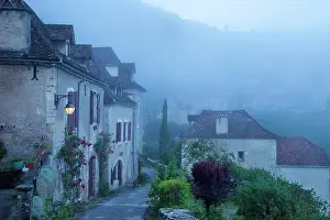 Hilltop: Misty dawn at the entry gate to Saint Cirq