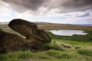 Creation: Moai abandoned in mid-creation, and the crater