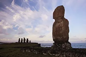 Moai: Moais on Ahu Vai Uri and Ahu Tahai (ahu are ceremonial