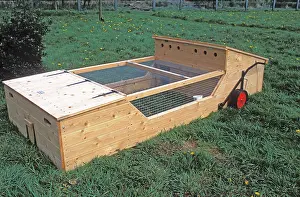 Kindgom: Mobile poultry ark for chickens in field