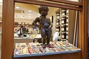 Shops: Model of the Manneken Pis, statue of a boy peeing