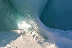 Cave: Mohnbukta Winter