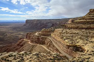Reddish: Moki Dugway leads in serpentines through the steep