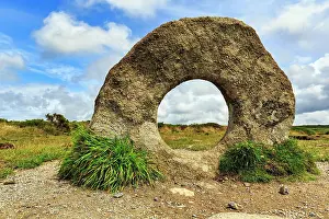 Cornwall: Mon-an-Tol, Men an Tol, view through perforated