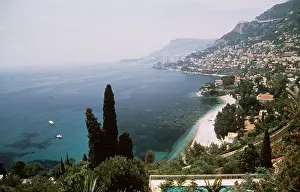 Cities: Monaco - Algae blanketing seafloor, view from hillside