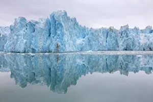 Circle: Monacobreen, glacier in Haakon VII Land which debouches into