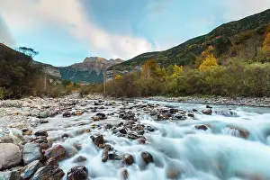 Sergio Arias: Mondaruego mountain and Ara river at sunrise