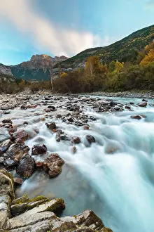 Sergio Arias: Mondaruego mountain and Ara river at sunrise